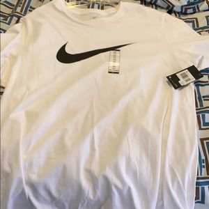 White nike t-shirt